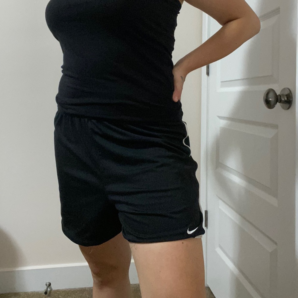 2/25$ Nike 2 sides shorts